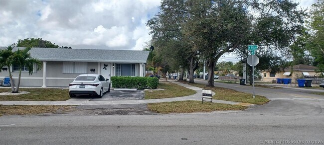 Building Photo - 630 N 58th Ave