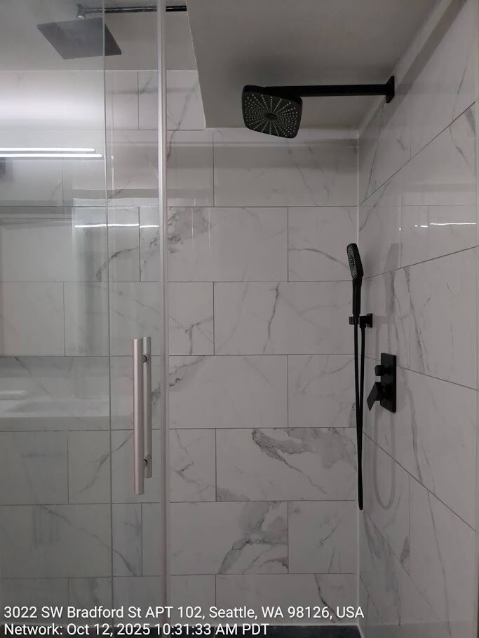 Walk-in shower - 3022 SW Bradford St