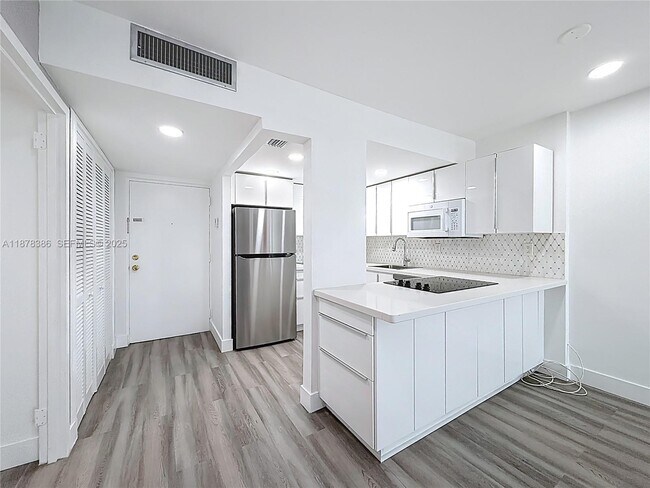 Building Photo - 17620 Atlantic Blvd