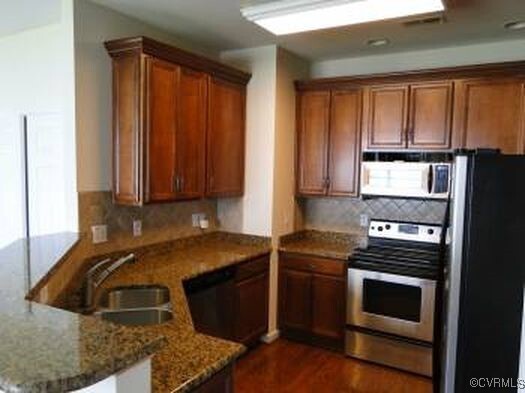 Building Photo - 839 Parkland Pl