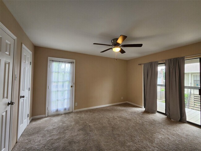 Building Photo - 17401 Red Oak Dr