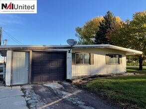 Building Photo - 3 bedroom, 1 bath duplex for rent!