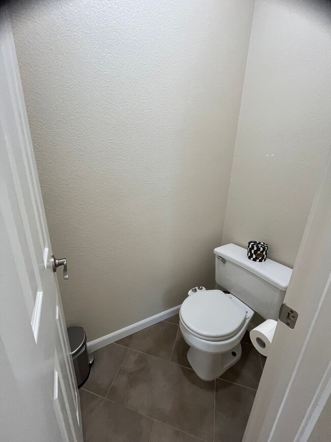 Building Photo - 3820 Vistosa Ct