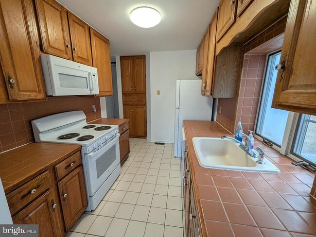 Building Photo - 2626 Cecil Dr