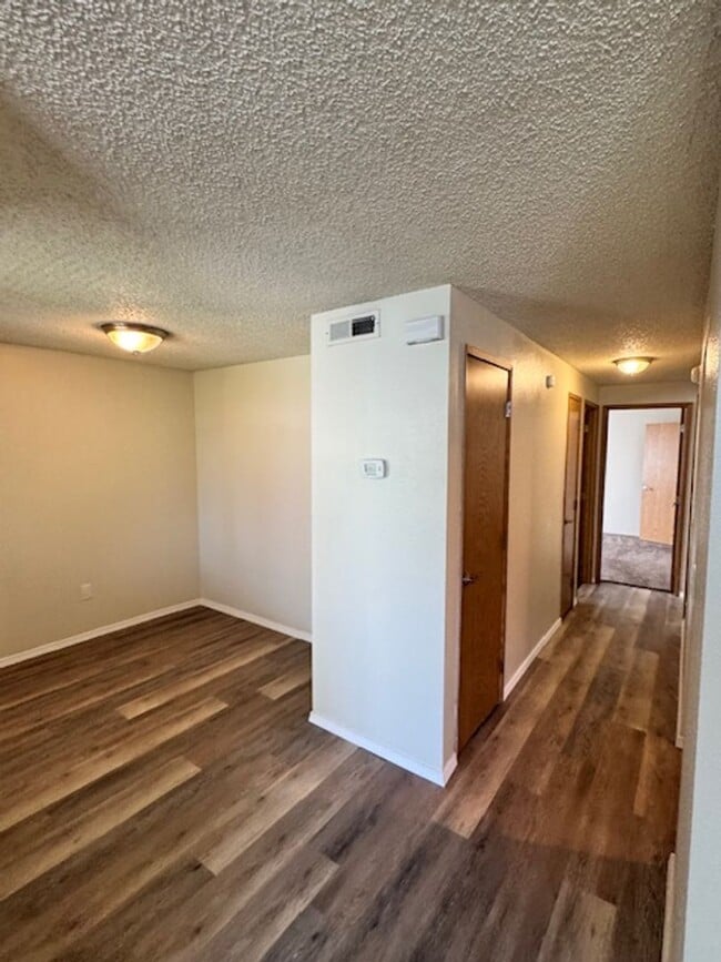 Building Photo - SINGLE LEVEL 2 BEDROOM CONDO