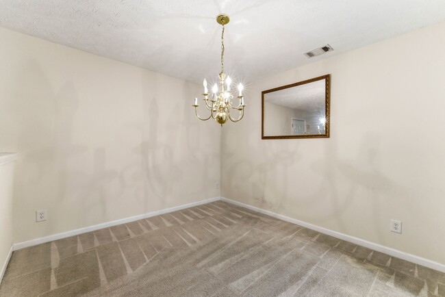 Building Photo - 1202 Par 3 Way