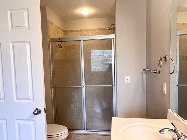 Building Photo - 564 S Pierremont Dr