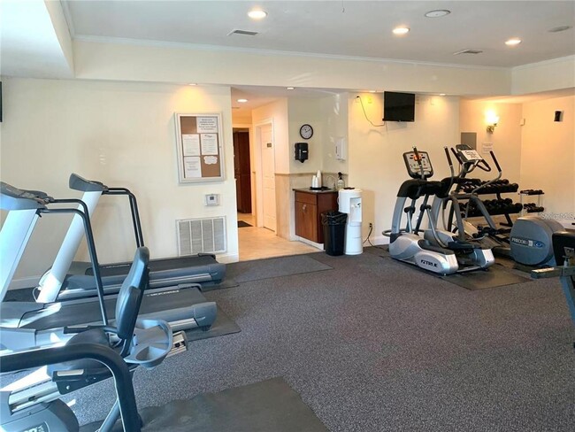 Building Photo - 10265 Gandy Blvd N