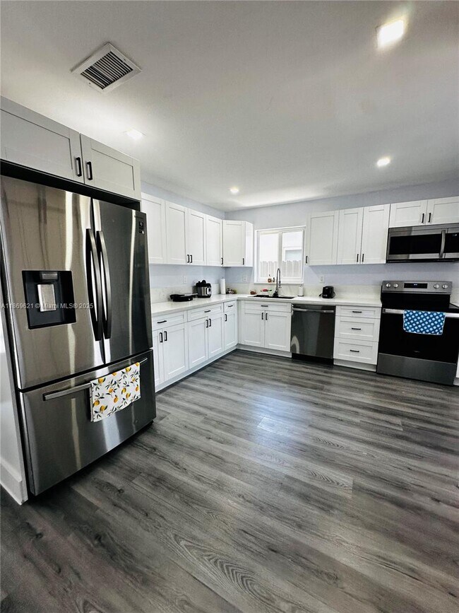 Building Photo - 1543 SW 74th Ct