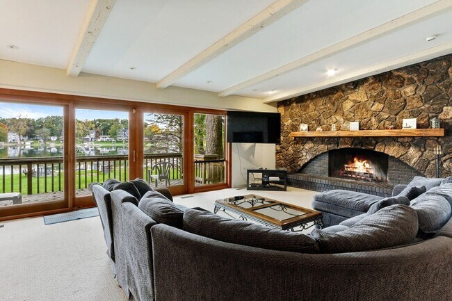 Building Photo - Powers Lake Waterfront Home with Private Pier Available for Monthly Rental