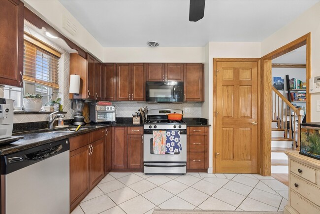 Building Photo - 4409 Clausen Ave