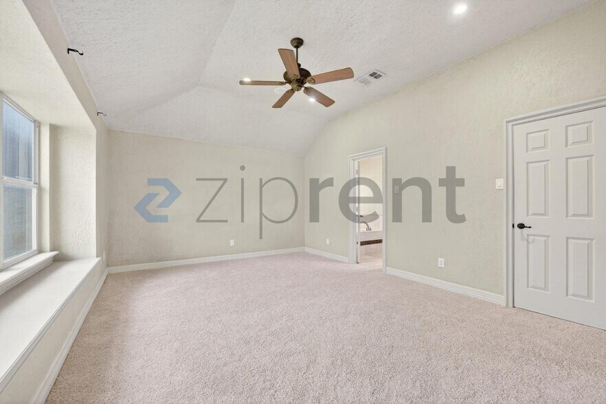 Building Photo - 6592 Clydesdale Ct