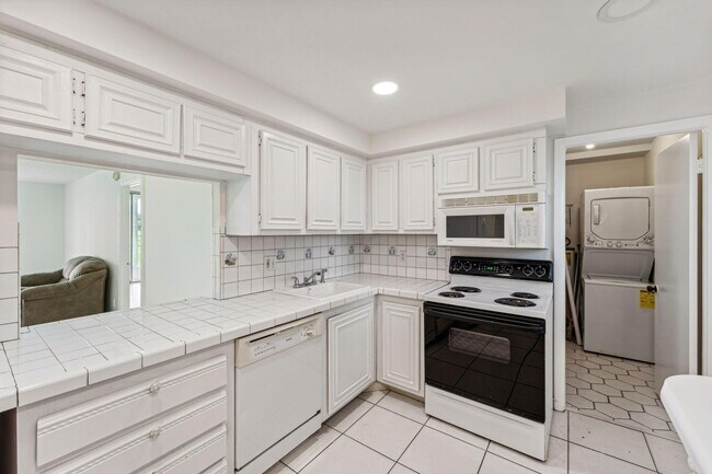 Building Photo - 250 NW 67th St