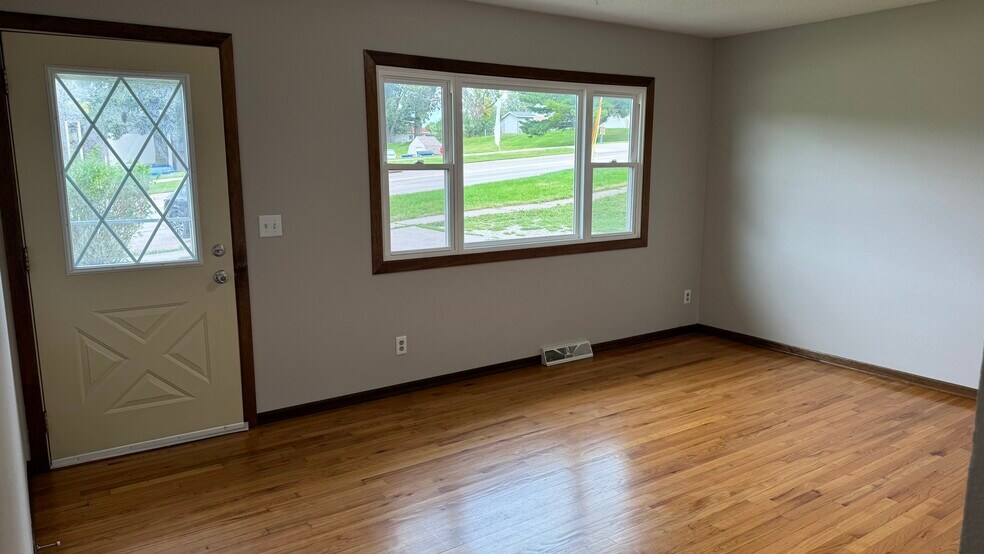 Building Photo - 1331 Spruce Hills Dr
