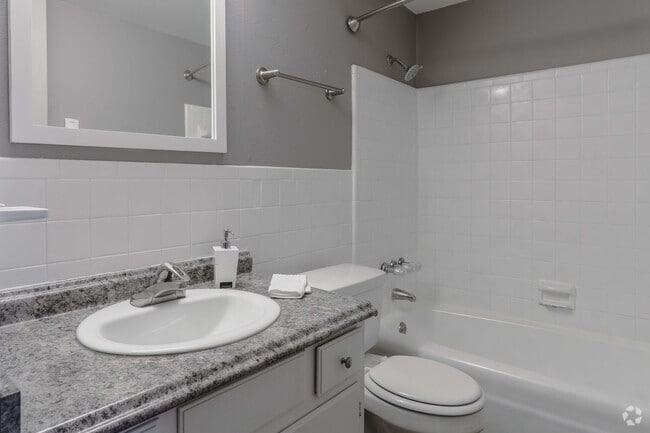 2 Bed/ 1 Bath - The Bricks OH LP