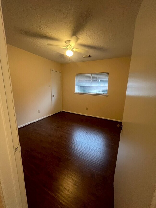 Building Photo - 4823 Pecan Grove Dr