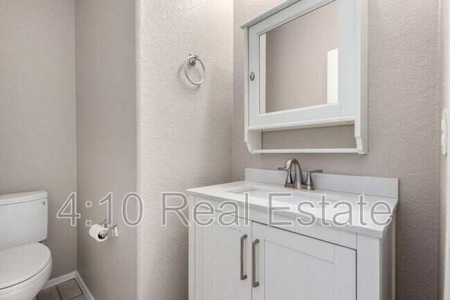 Building Photo - 3632 E Sebastian Ln