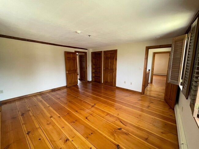 Building Photo - 454 Main St