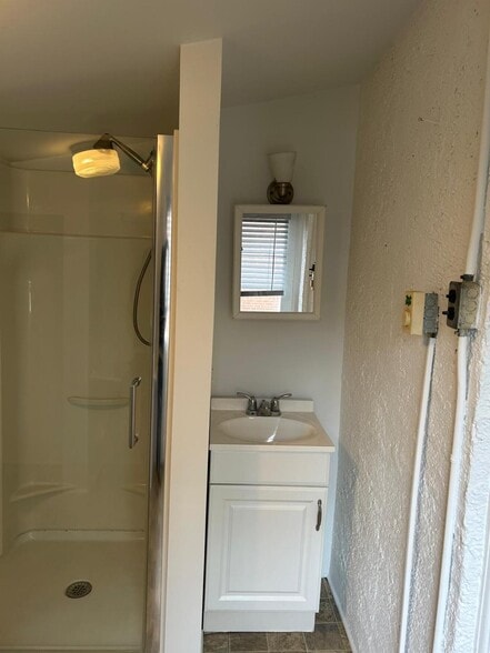 Building Photo - 2718 E County Line Rd