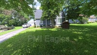 Building Photo - 504 Willow Ln
