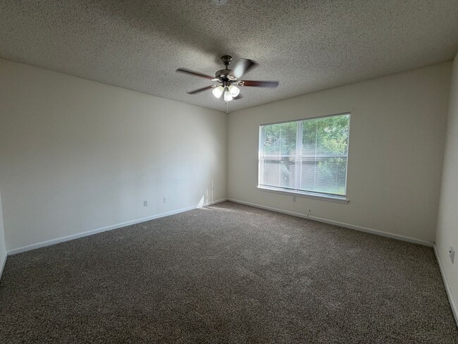 Building Photo - $1495.00 - Duplex Palm Coast - Freshly updated