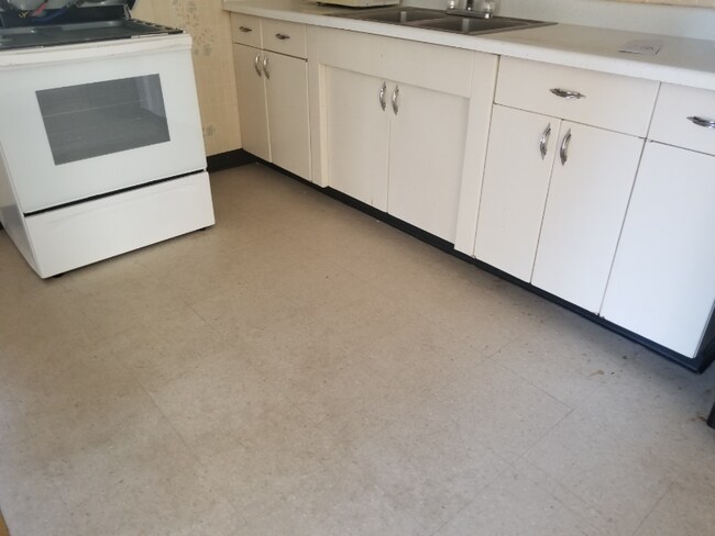 Building Photo - 418 N Center St