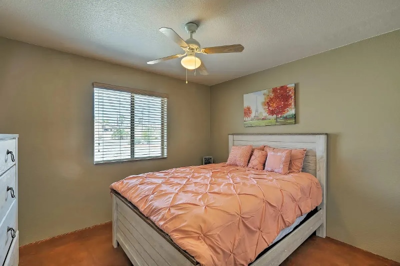 Building Photo - 2598 Rainbow Ave N