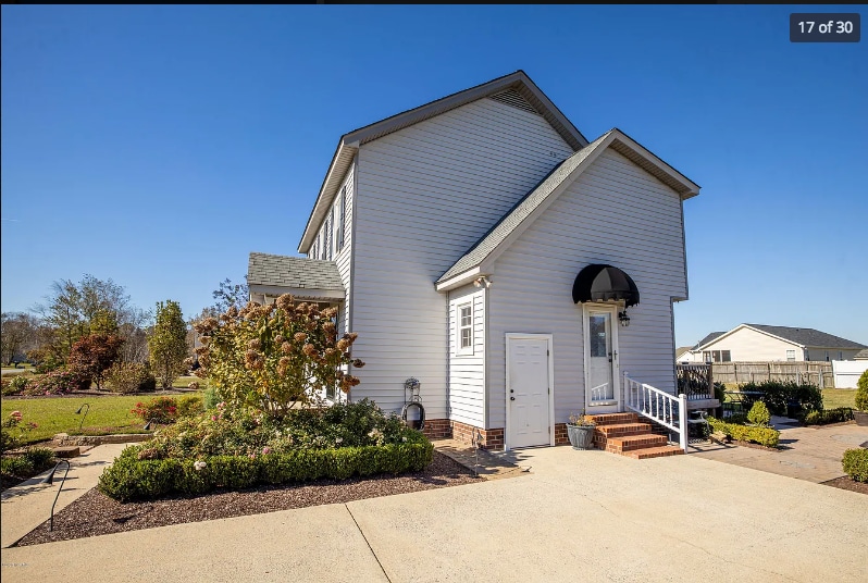 Building Photo - 966 Teakwood Dr