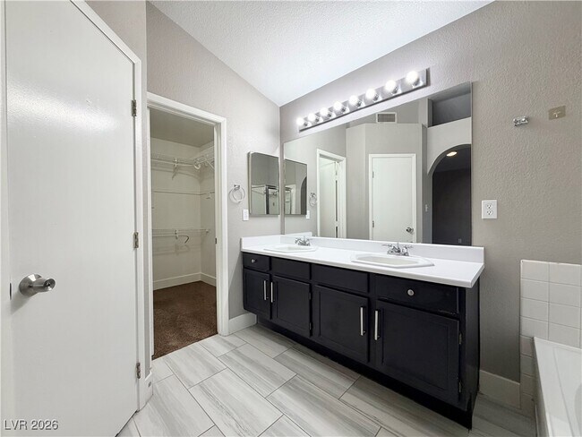 Building Photo - 7708 Beach Falls Ct