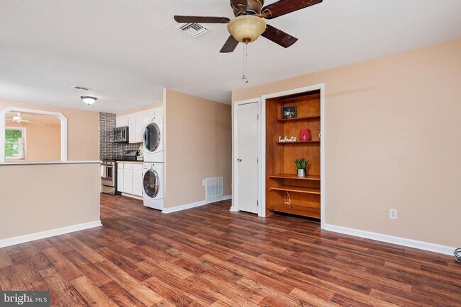 Building Photo - SFH Glen Burnie