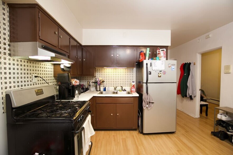 Building Photo - 1475 W Erie St