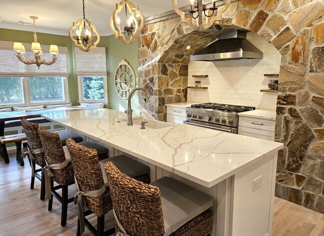 Building Photo - 1275 The Esplanade