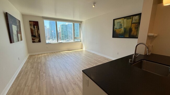 Building Photo - EPIC REA - Watermark-Fabulous Penthouse-Vi...
