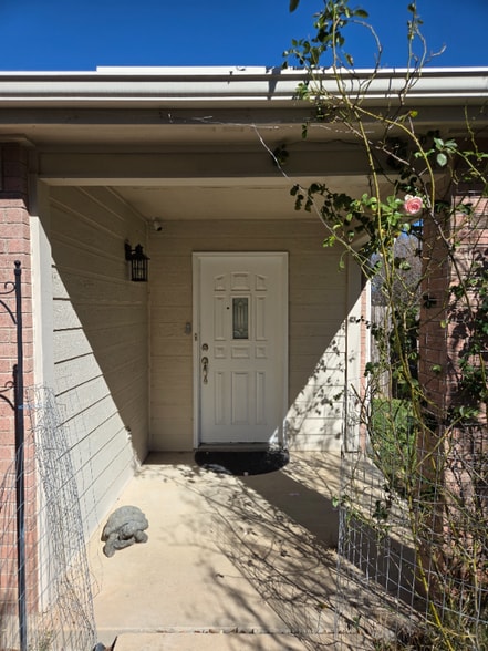 Building Photo - 1615 Spice Spring