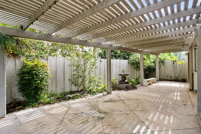 Building Photo - Lantern District 3 Bedroom Home in Gated C...