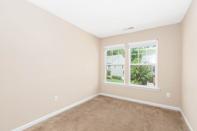 Building Photo - Beautiful 3 bedroom 2 Bath Town Home in Wi...