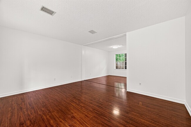 Building Photo - 42 Rockridge Dr