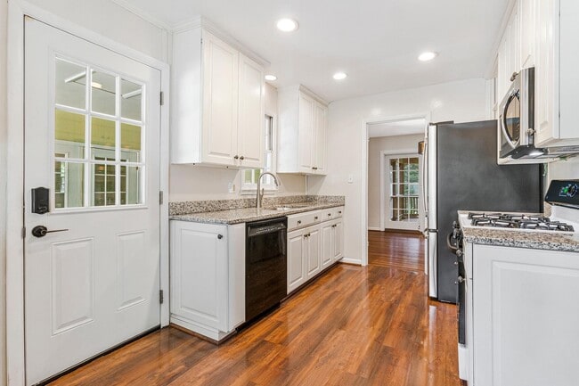 Building Photo - 4601 Wood Dr
