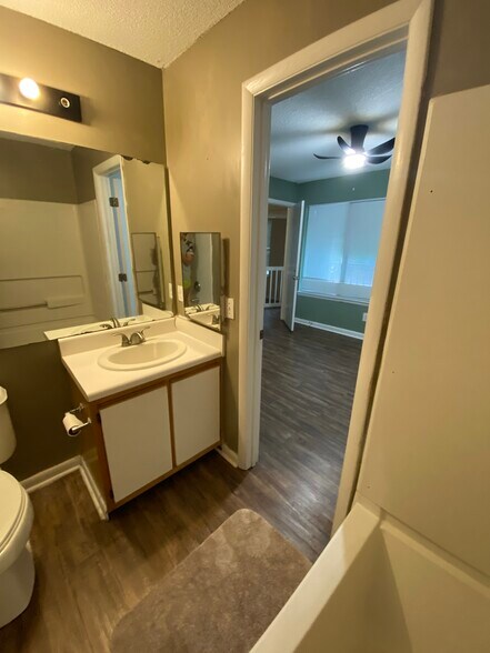 Building Photo - 1221 University Ct