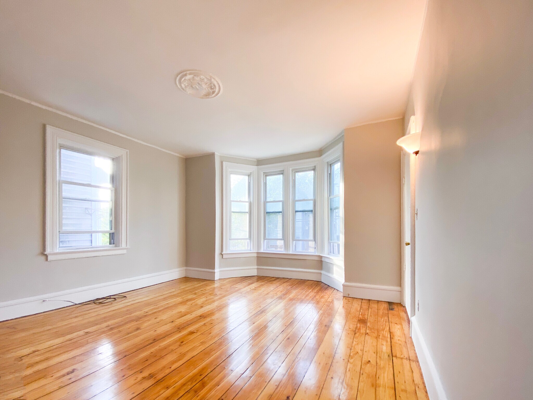 Building Photo - 373 Wickenden St