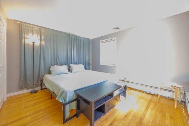 Building Photo - Charming 3-Bedroom Home in a Peaceful Neig...