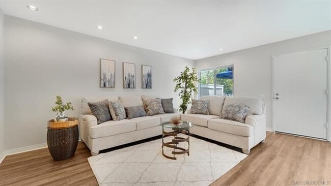 Building Photo - Large 3 Bdrm 2 Ba Condo w/ 2 Car Garage for Rent in Oceanside Available Now!