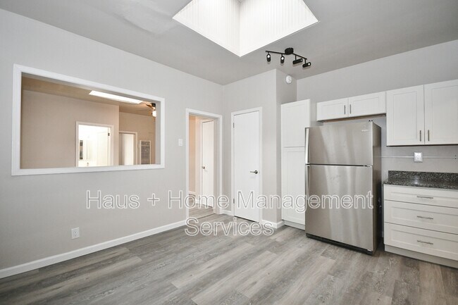 Building Photo - 933 4th Ave