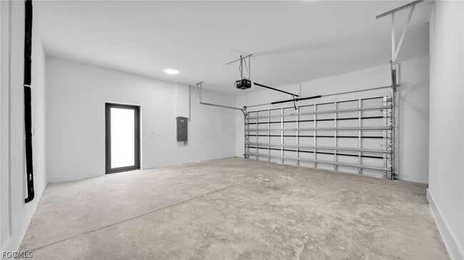 Building Photo - 4989-4991 Fairway Ct