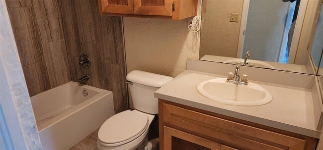 Building Photo - 2608 NW 17th St