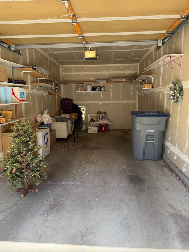 Building Photo - 635 Gooseberry Dr