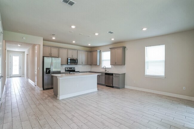 Building Photo - Charming 4-Bedroom Family Home in Serene S...