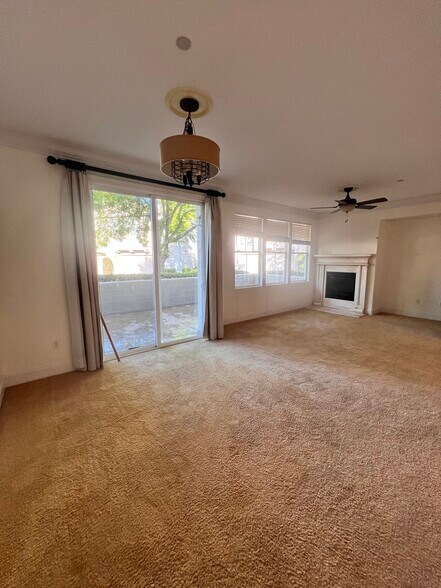 Building Photo - 4402 Esplanade Cir