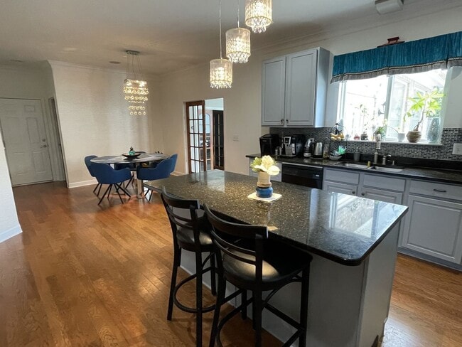 Building Photo - Great, large home in Franklin with home theater room!