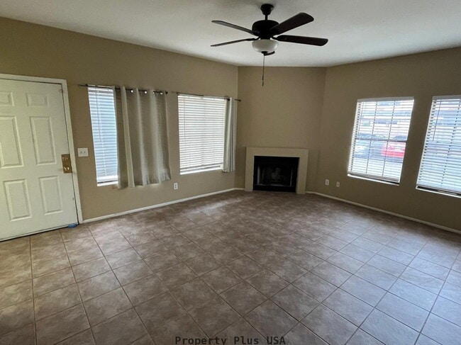 Building Photo - "Chic 2-Bedroom Retreat with 2.5 Baths in Prime Tempe Location – 1,072 Sq Ft of Modern Living!"